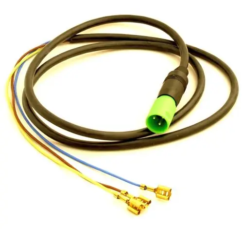 Kabel mit Steckverbindung, verwendet für einen Ventilator, aus schwarzem Material. Auf einer Seite ein grüner Stecker, auf der anderen drei bunte Anschlussdrähte. Marke Wolf.